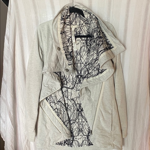 LULULEMON Method Wrap Sweater Size 6 - Picture 8 of 9